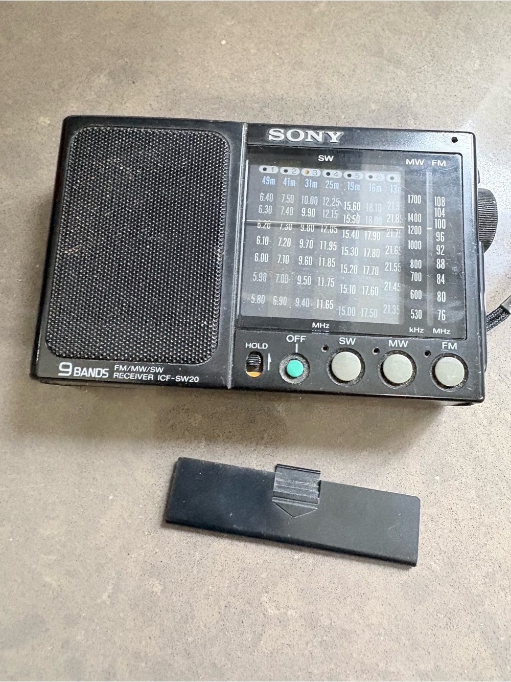 Sony Black Portable AM/FM/SW 9-Band Receiver Radio vintage
